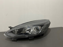 Laden Sie das Bild in den Galerie-Viewer, Frontscheinwerfer Ford Fiesta I Links Scheinwerfer Headlight SCH7068305119mm