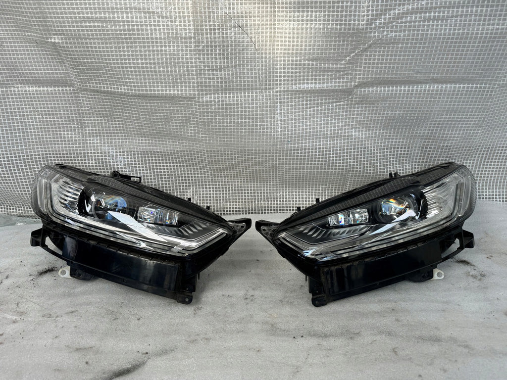 Frontscheinwerfer Ford Mondeo Ein Stück (Rechts oder Links) Headlight SCH8248987448qr