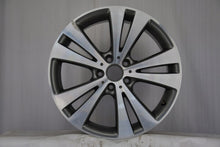 Laden Sie das Bild in den Galerie-Viewer, 1x Alufelge 18 Zoll 8.0" 5x112 44ET Glanz Graphit 3C0601025T Mg Rim Wheel FEL4529128513fr
