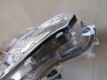 Laden Sie das Bild in den Galerie-Viewer, Frontscheinwerfer Toyota V LED Rechts Scheinwerfer Headlight