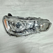Load image into Gallery viewer, Frontscheinwerfer Mitsubishi Lancer VIII I P8924 FALSE Scheinwerfer Headlight SCH8762444122yt