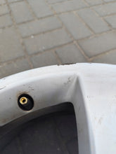 Load image into Gallery viewer, 1x Alufelge 17 Zoll 7.5" 5x112 47ET Glanz Silber A2044010402 Mercedes-Benz FEL8052368077ao