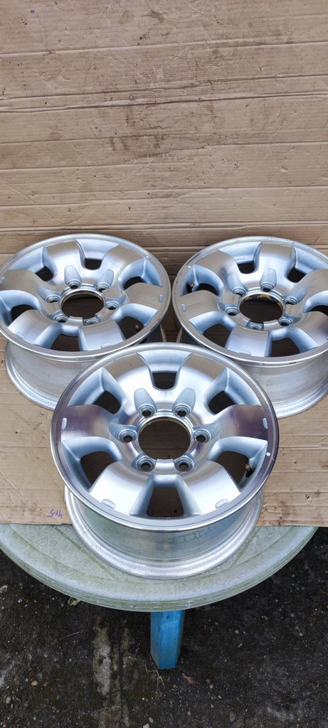1x Alufelge 15 Zoll 7.0" 6x139.7 40ET Glanz Silber Nissan Navara Rim Wheel FEL7964099172la