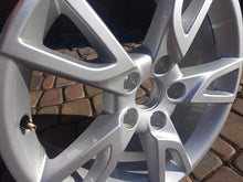 Load image into Gallery viewer, 1x Alufelge 17 Zoll 6.5&quot; 5x112 33ET Silber Audi Q3 Rim Wheel