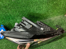 Laden Sie das Bild in den Galerie-Viewer, Frontscheinwerfer Seat Leon CSC20663 Rechts Scheinwerfer Headlight SCH9788666051br