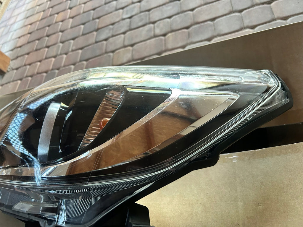 Frontscheinwerfer Toyota Hilux VIII Pick-Up 811500K732 Links Headlight SCH2542469599tw