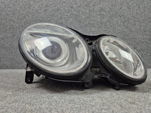 Load image into Gallery viewer, Frontscheinwerfer Mercedes-Benz W211 16156400 2118200461 Xenon Rechts Headlight SCH3835720362hu
