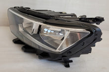 Laden Sie das Bild in den Galerie-Viewer, Frontscheinwerfer VW T-Roc 2GA941005B Halogen Links Scheinwerfer Headlight