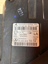 Laden Sie das Bild in den Galerie-Viewer, Frontscheinwerfer Mercedes-Benz W204 A2048205559 Xenon Links Headlight SCH3222101780fe
