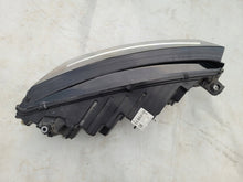 Laden Sie das Bild in den Galerie-Viewer, Frontscheinwerfer Skoda Octavia IV 5E4941015 Links Scheinwerfer Headlight SCH3702129373id