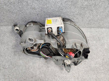 Laden Sie das Bild in den Galerie-Viewer, Frontscheinwerfer Mercedes-Benz W210 W210SCZ Xenon Links Scheinwerfer Headlight SCH8553389443ut