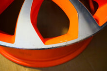 Load image into Gallery viewer, 1x Alufelge 17 Zoll 7.0&quot; 5x114.3 47ET Glanz Rot KE409-1K200 Nissan Juke F15