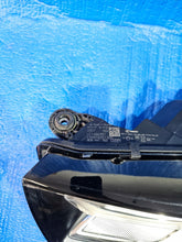 Laden Sie das Bild in den Galerie-Viewer, Frontscheinwerfer Audi Q5 80A941783 Links Scheinwerfer Headlight