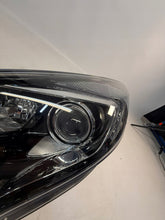 Laden Sie das Bild in den Galerie-Viewer, Frontscheinwerfer Opel Zafira C 13399860 Xenon Ein Stück (Rechts oder Links)