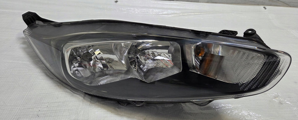 Frontscheinwerfer Ford Fiesta I C1BB-13W029-AE 6FB117-8B2D80 Rechts Headlight SCH8820095587uj