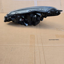 Laden Sie das Bild in den Galerie-Viewer, Frontscheinwerfer Toyota Yaris 659998888 Rechts Scheinwerfer Headlight SCH7205062286if