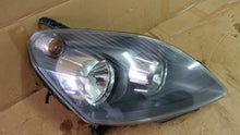 Laden Sie das Bild in den Galerie-Viewer, Frontscheinwerfer Opel Zafira B A 13252473RH Rechts Scheinwerfer Headlight