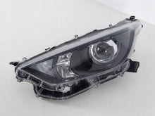 Laden Sie das Bild in den Galerie-Viewer, Frontscheinwerfer Toyota Yaris EUK06 Links Scheinwerfer Headlight SCH5351837389ar