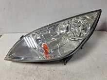 Laden Sie das Bild in den Galerie-Viewer, Frontscheinwerfer Mitsubishi Colt 0301208201 Links Scheinwerfer Headlight