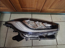 Laden Sie das Bild in den Galerie-Viewer, Frontscheinwerfer Toyota Yaris LED Rechts Scheinwerfer Headlight