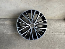 Laden Sie das Bild in den Galerie-Viewer, 1x Alufelge 17 Zoll 6.5" 5x112 52ET Glanz Graphit 5TA601025G VW Touran Rim Wheel FEL8383720242eq