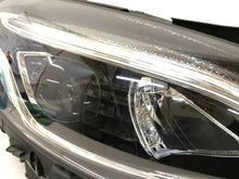 Laden Sie das Bild in den Galerie-Viewer, Frontscheinwerfer Mercedes-Benz W246 A2469065401 LED Ein Stück (Rechts oder Links)