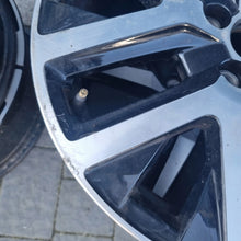 Load image into Gallery viewer, 1x Alufelge 17 Zoll 6.5" 4x100 40ET Glanz Silber 403000765R Renault Captur FEL4135147717nf