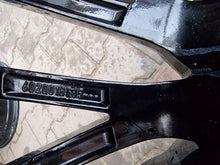 Laden Sie das Bild in den Galerie-Viewer, 1x Alufelge 18 Zoll 7.0" 5x114.3 29ET Glanz Schwarz 6020018785 Alpine Grand FEL7600950545fg