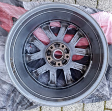 Load image into Gallery viewer, 1x Alufelge 17 Zoll 7.0" 5x114.3 40ET Glanz Silber 403004615R 403004770R Mg FEL4730103727um