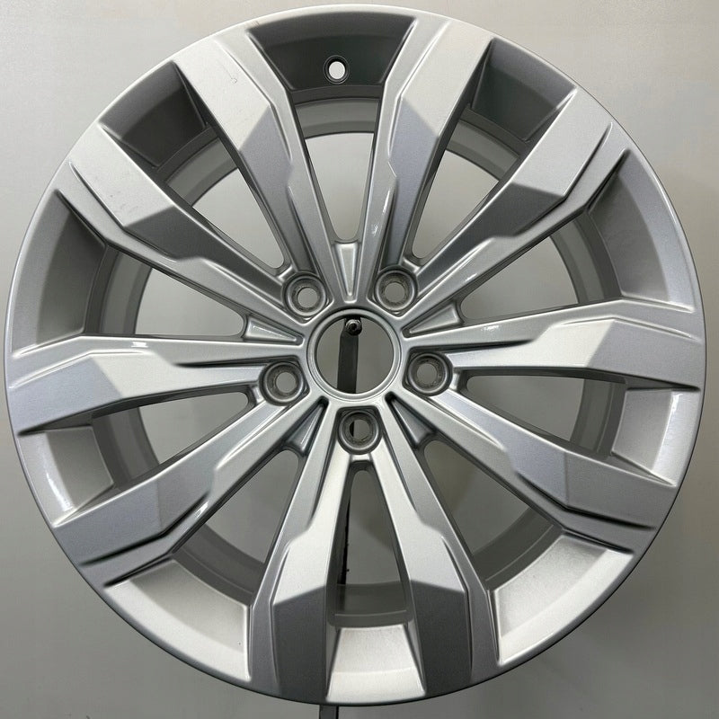 1x Alufelge 17 Zoll 7.0" 5x112 45ET Glanz Silber 2GA601025J VW Rim Wheel FEL1098453431ih