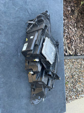 Laden Sie das Bild in den Galerie-Viewer, Frontscheinwerfer Land Rover Sport Discovery 32657768 Links Headlight SCH3010396456hd