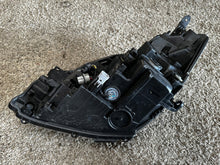 Laden Sie das Bild in den Galerie-Viewer, Frontscheinwerfer Toyota Yaris Rechts Scheinwerfer Headlight SCH6744149274zu