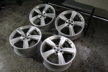 Laden Sie das Bild in den Galerie-Viewer, 4x Alufelge 20 Zoll 9.0" 5x112 38ET Glanz Silber 4KE601025 Audi E-Tron Rim Wheel FEL3056022696tr