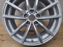 Laden Sie das Bild in den Galerie-Viewer, 1x Alufelge 17 Zoll 7.5" 5x112 30ET Glanz Silber 6883520 BMW 3 G21 G20 Rim Wheel FEL9969817321qo