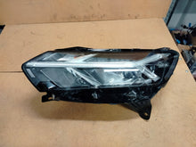 Laden Sie das Bild in den Galerie-Viewer, Frontscheinwerfer Dacia Sandero III Logan 260607161R Links Headlight