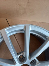 Load image into Gallery viewer, 1x Alufelge 17 Zoll 7.5&quot; 5x112 36ET Silber 4K0601025 Audi A6 Rim Wheel