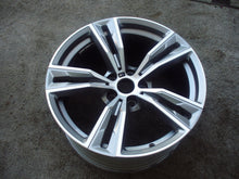 Laden Sie das Bild in den Galerie-Viewer, 1x Alufelge 18 Zoll 9.0" 5x112 28ET Glanz Silber 8091465 BMW G29 Rim Wheel FEL1579860620ly