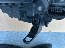 Load image into Gallery viewer, Frontscheinwerfer VW T-Roc 2GA941035D Links Scheinwerfer Headlight SCH9683856110an