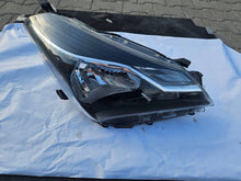 Load image into Gallery viewer, Frontscheinwerfer Toyota Yaris FX1G0S100 Rechts Scheinwerfer Headlight
