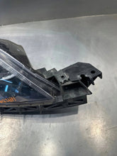 Laden Sie das Bild in den Galerie-Viewer, Frontscheinwerfer Mazda 3 I MAA77084 Rechts Scheinwerfer Headlight