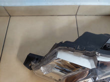 Laden Sie das Bild in den Galerie-Viewer, Frontscheinwerfer Peugeot 4007 P7139L Xenon Links Scheinwerfer Headlight SCH8795826635sx