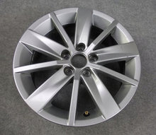 Load image into Gallery viewer, 1x Alufelge 15 Zoll 6.0&quot; 5x100 40ET Glanz Silber 6C0601025 VW Polo Rim Wheel