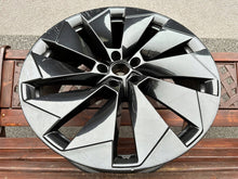 Load image into Gallery viewer, 1x Alufelge 21 Zoll 5x112 5LA601025BL Skoda Enyaq Rim Wheel FEL2528799126gs