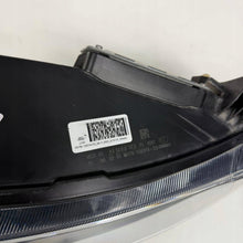 Load image into Gallery viewer, Frontscheinwerfer Ford Focus 7B13E014ED Rechts Scheinwerfer Headlight SCH3528149999xf