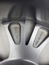 Laden Sie das Bild in den Galerie-Viewer, 1x Alufelge 18 Zoll 7.0" 5x114.3 45ET Glanz Graphit 9965787080 Mazda Cx30 Cx-30 FEL9553921937gs