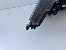 Laden Sie das Bild in den Galerie-Viewer, Frontscheinwerfer Toyota Corolla 8115002S60 LED Ein Stück (Rechts oder Links)