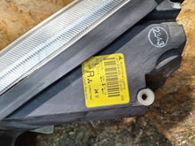 Laden Sie das Bild in den Galerie-Viewer, Frontscheinwerfer Mitsubishi Colt 0301208202 Rechts Scheinwerfer Headlight