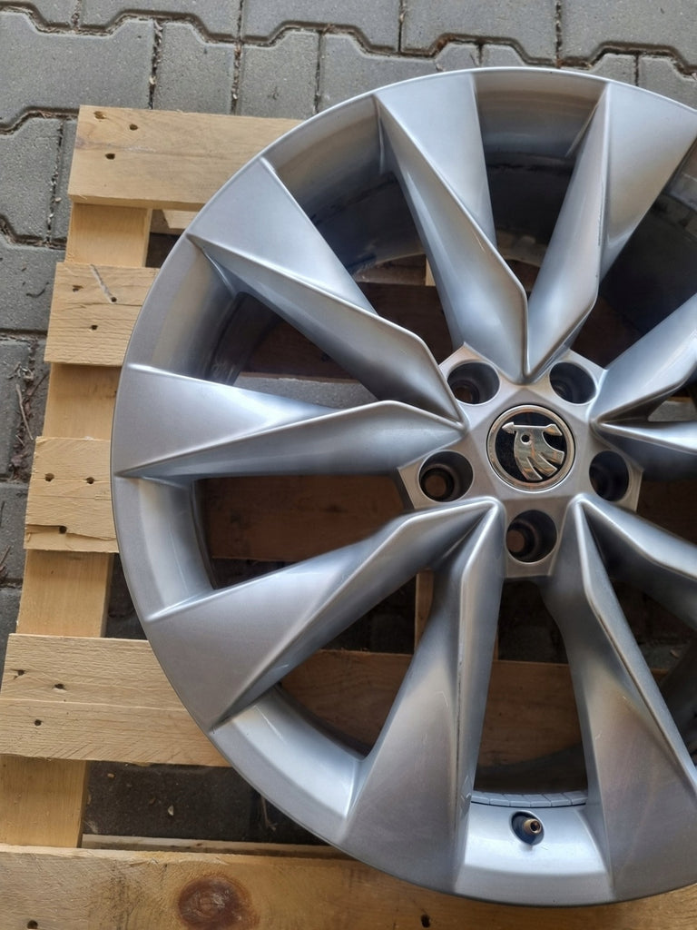 1x Alufelge 19 Zoll 8.0" 5x112 45ET Glanz Silber 5LA601025 Skoda Enyaq Rim Wheel
