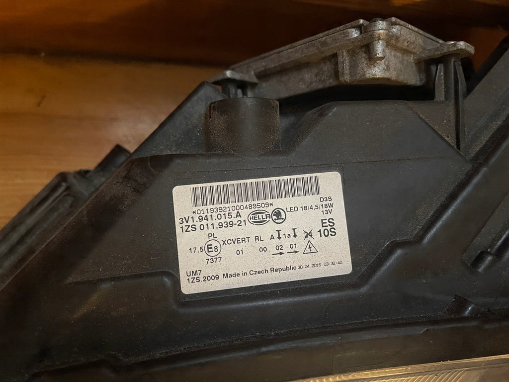 Frontscheinwerfer Skoda Superb III Links Scheinwerfer Headlight