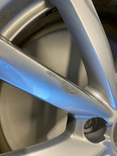 Load image into Gallery viewer, 1x Alufelge 18 Zoll 8.0" 5x112 48ET Glanz Silber 4F0601025 Audi A6 Rim Wheel FEL6791977644go